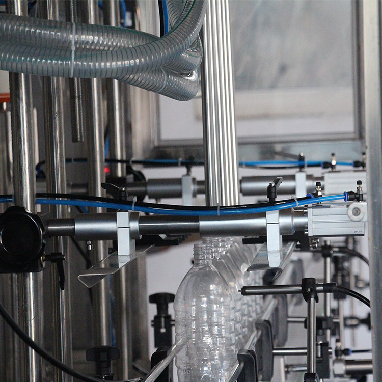 तेल भरने की मशीन 